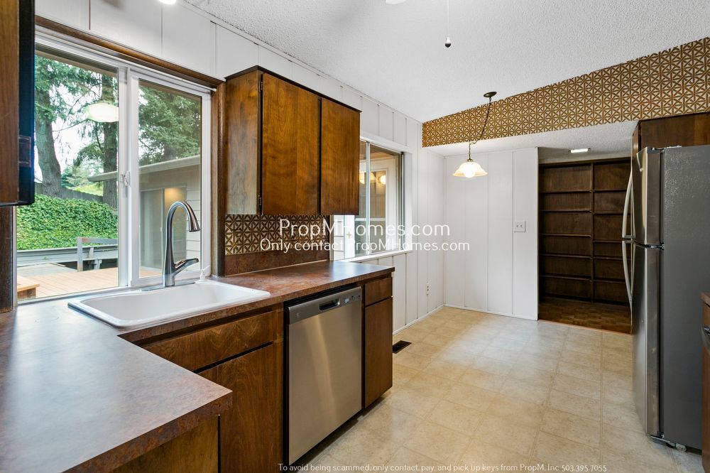 Spacious Elegance: A Four-Bedroom Retreat in the Heart of Palisades! property image