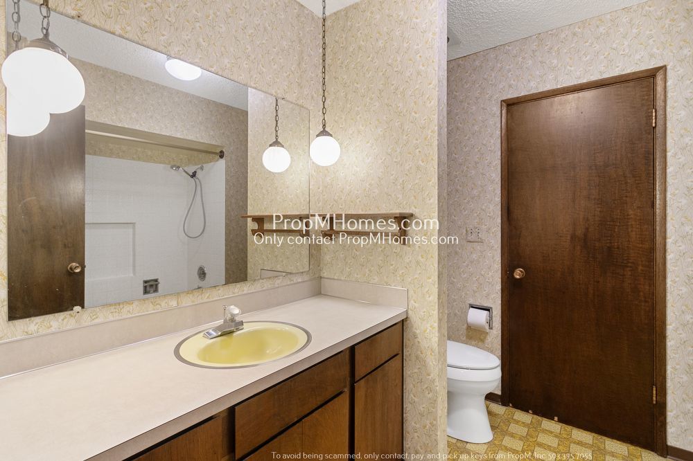 Spacious Elegance: A Four-Bedroom Retreat in the Heart of Palisades! property image