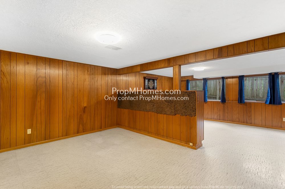 Spacious Elegance: A Four-Bedroom Retreat in the Heart of Palisades! property image