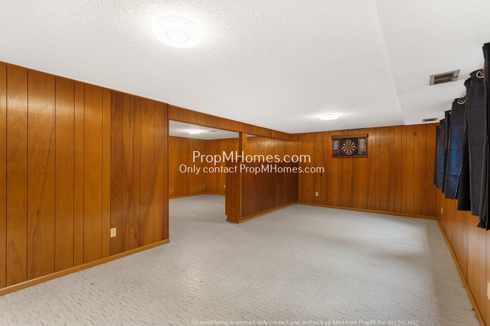 Spacious Elegance: A Four-Bedroom Retreat in the Heart of Palisades! property image