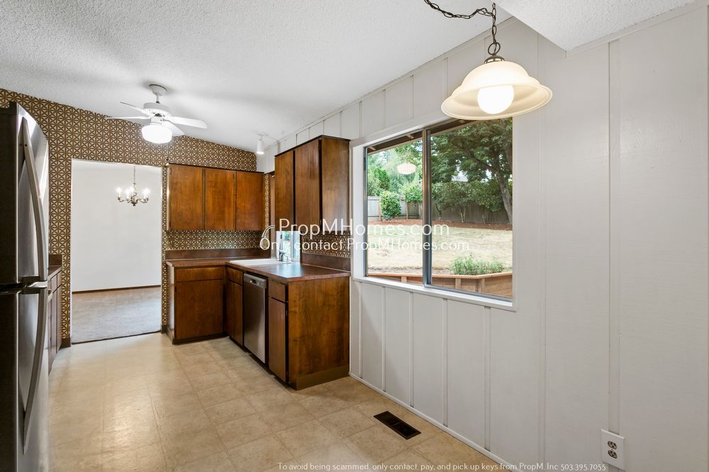 Spacious Elegance: A Four-Bedroom Retreat in the Heart of Palisades! property image