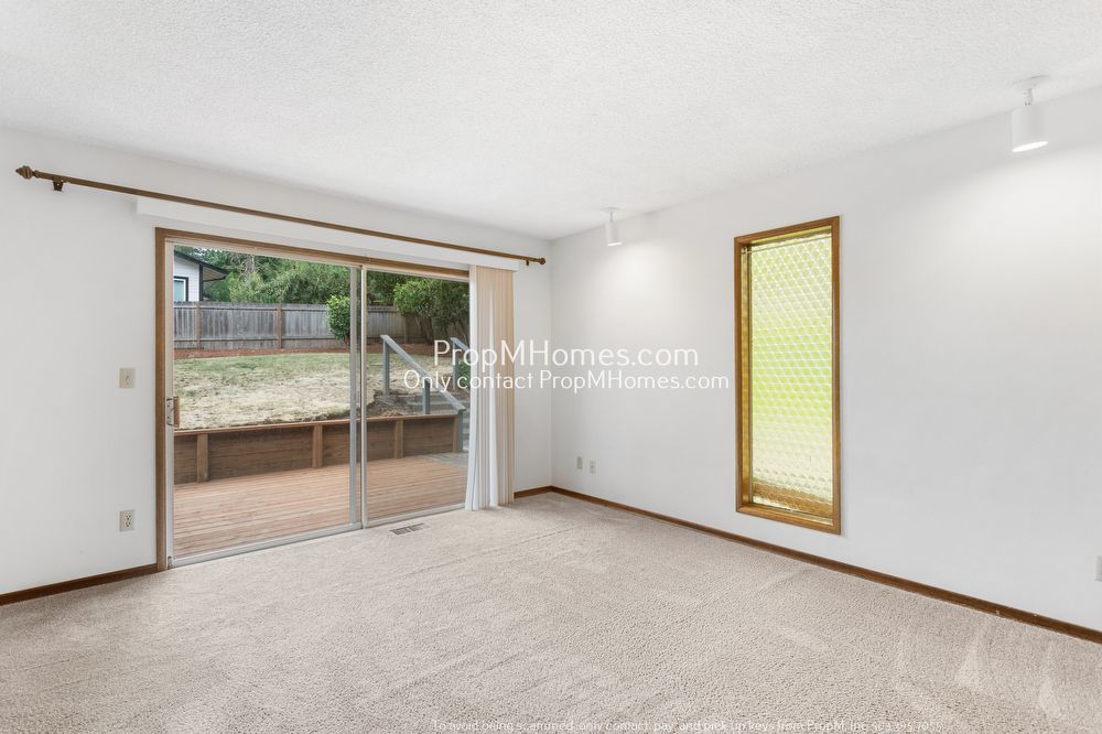 Spacious Elegance: A Four-Bedroom Retreat in the Heart of Palisades! property image