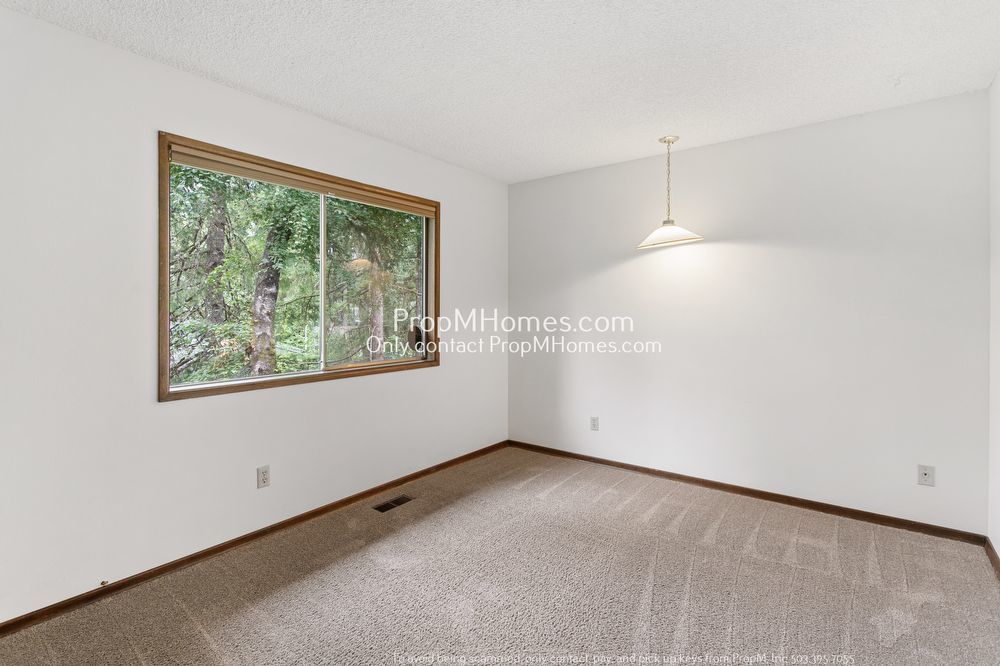 Spacious Elegance: A Four-Bedroom Retreat in the Heart of Palisades! property image