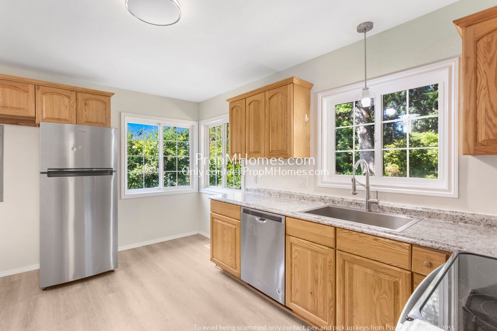 2 Bedroom Home on a Large Lot in SW! property image