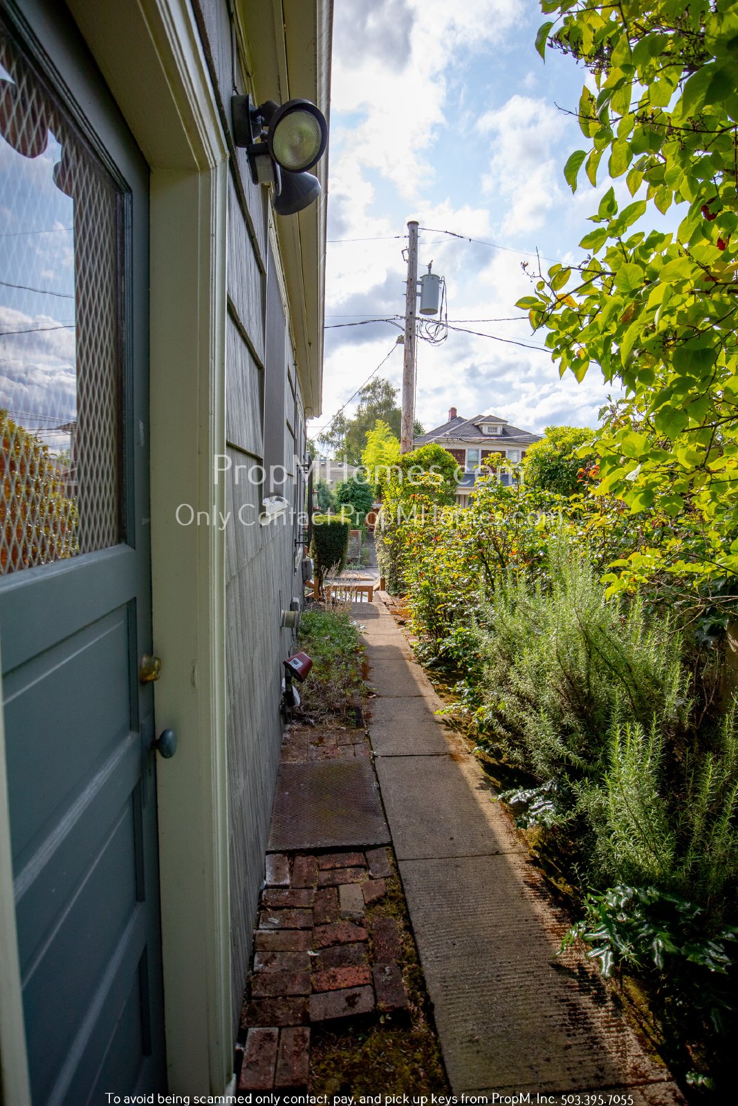Charming Duplex In SE Portland! property image