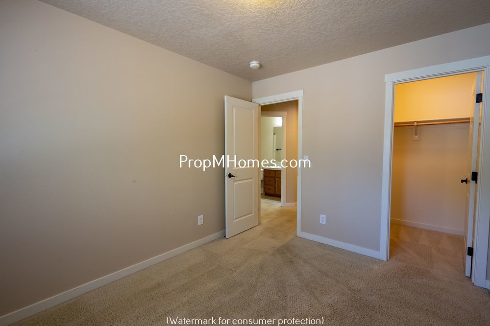Three Bedroom Townhome in Great Canby Neighborhood! property image