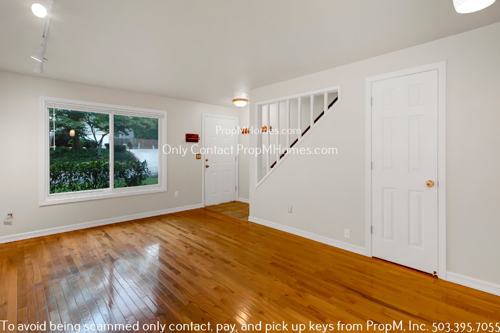 Charming Two Bedroom Condo with Close Access to I-5! property image