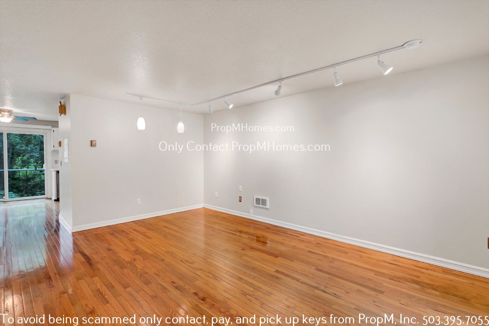 Charming Two Bedroom Condo with Close Access to I-5! property image