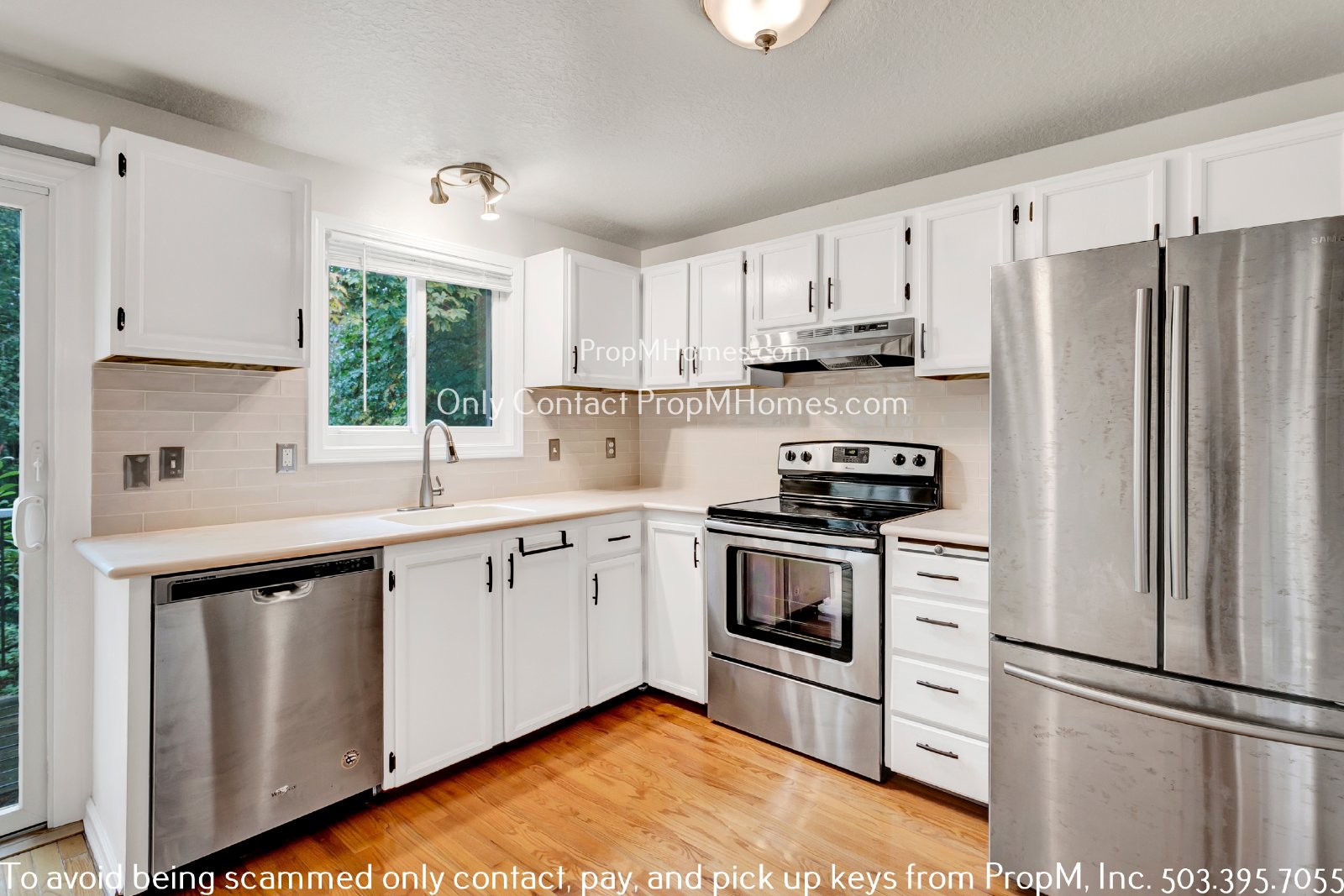 Charming Two Bedroom Condo with Close Access to I-5! property image