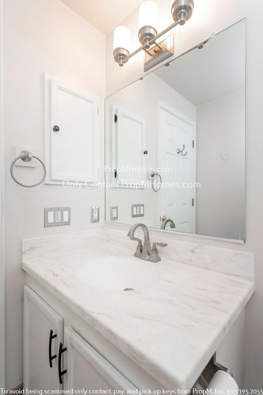 Charming Two Bedroom Condo with Close Access to I-5! property image