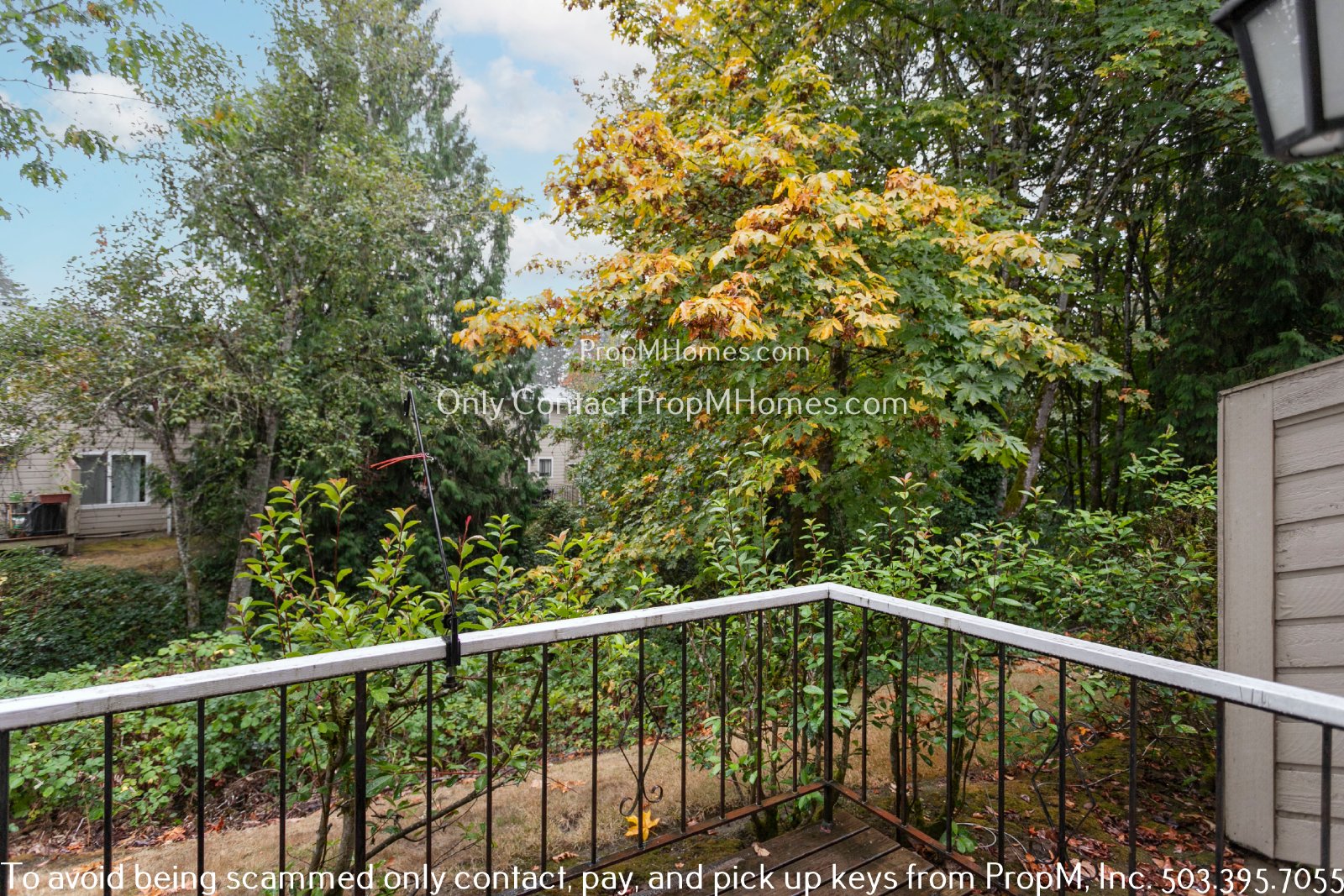 Charming Two Bedroom Condo with Close Access to I-5! property image