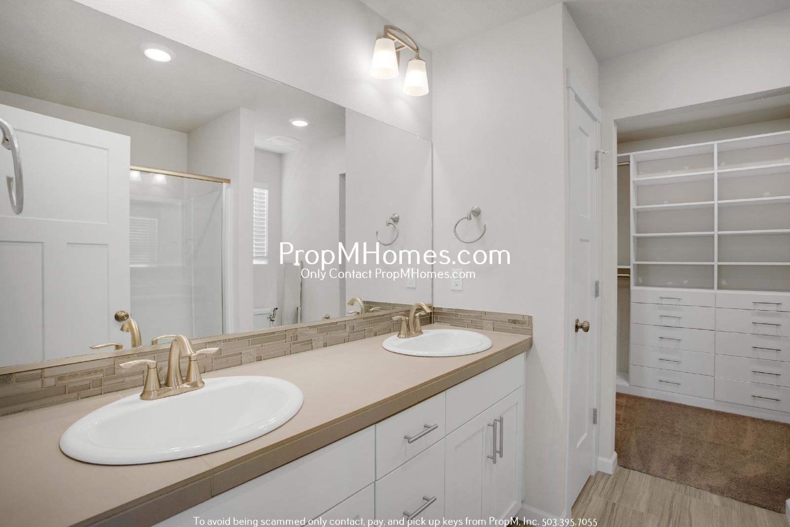 Modern Three Bedroom Home in SW Portland! property image