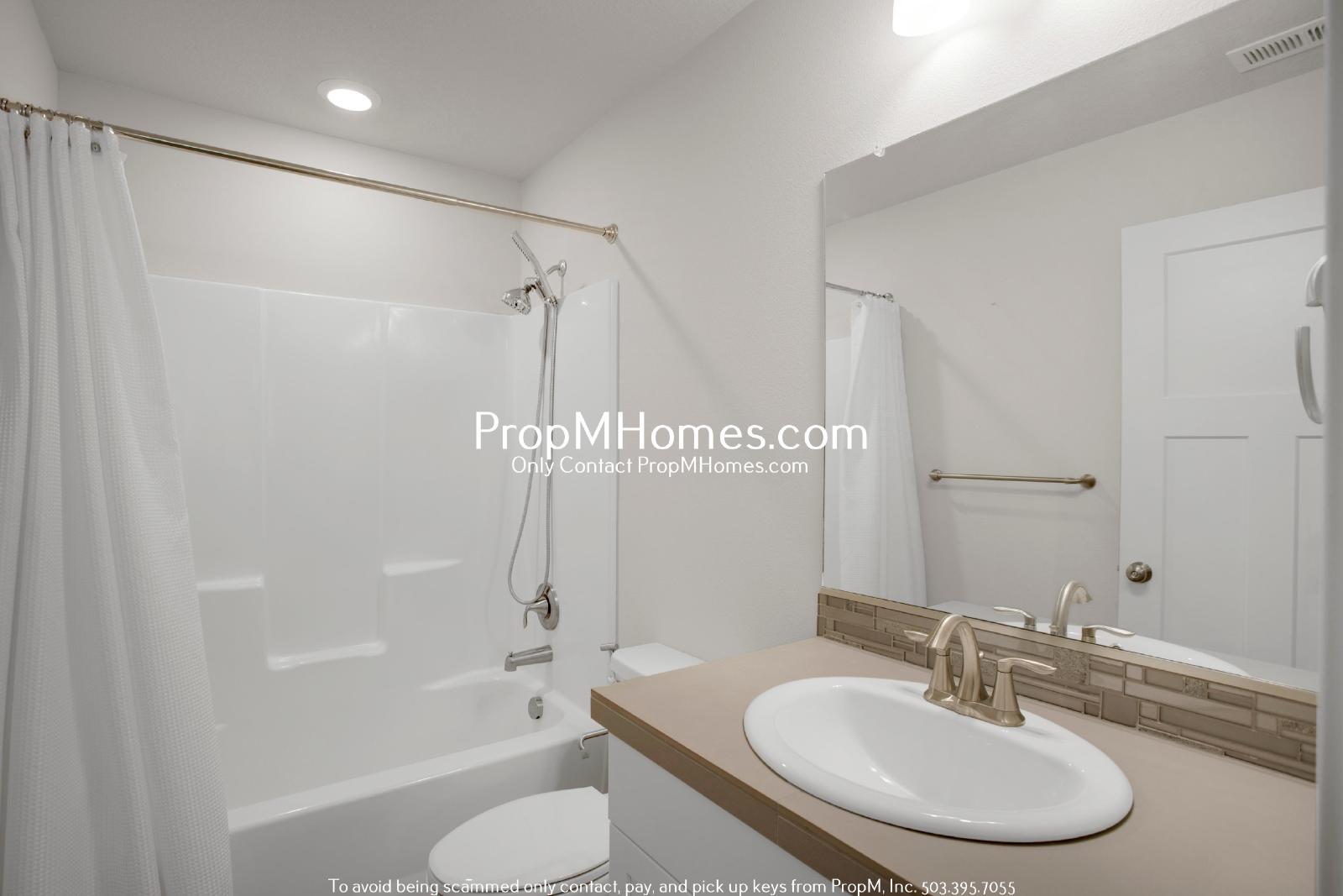 Modern Three Bedroom Home in SW Portland! property image