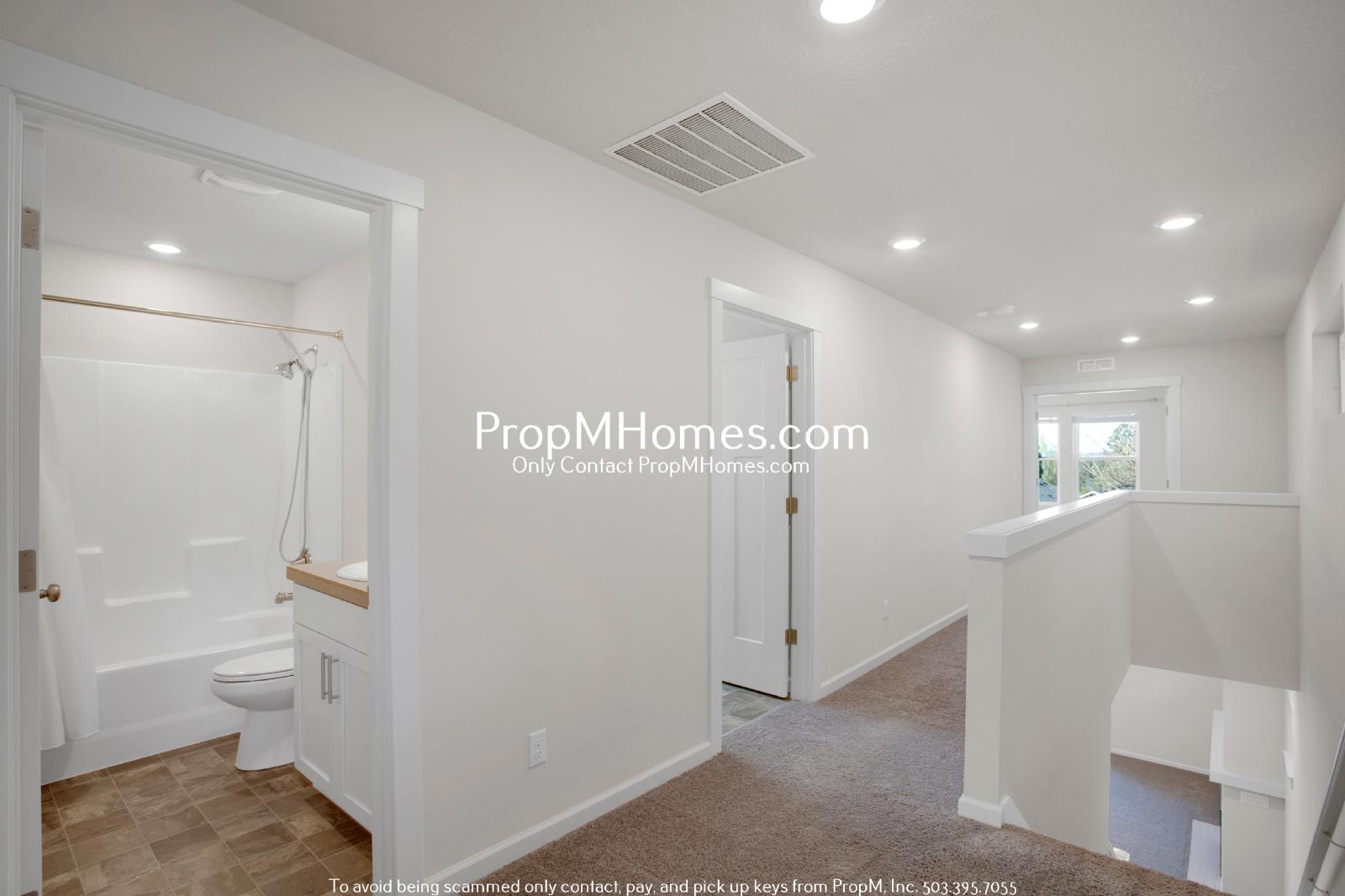 Modern Three Bedroom Home in SW Portland! property image