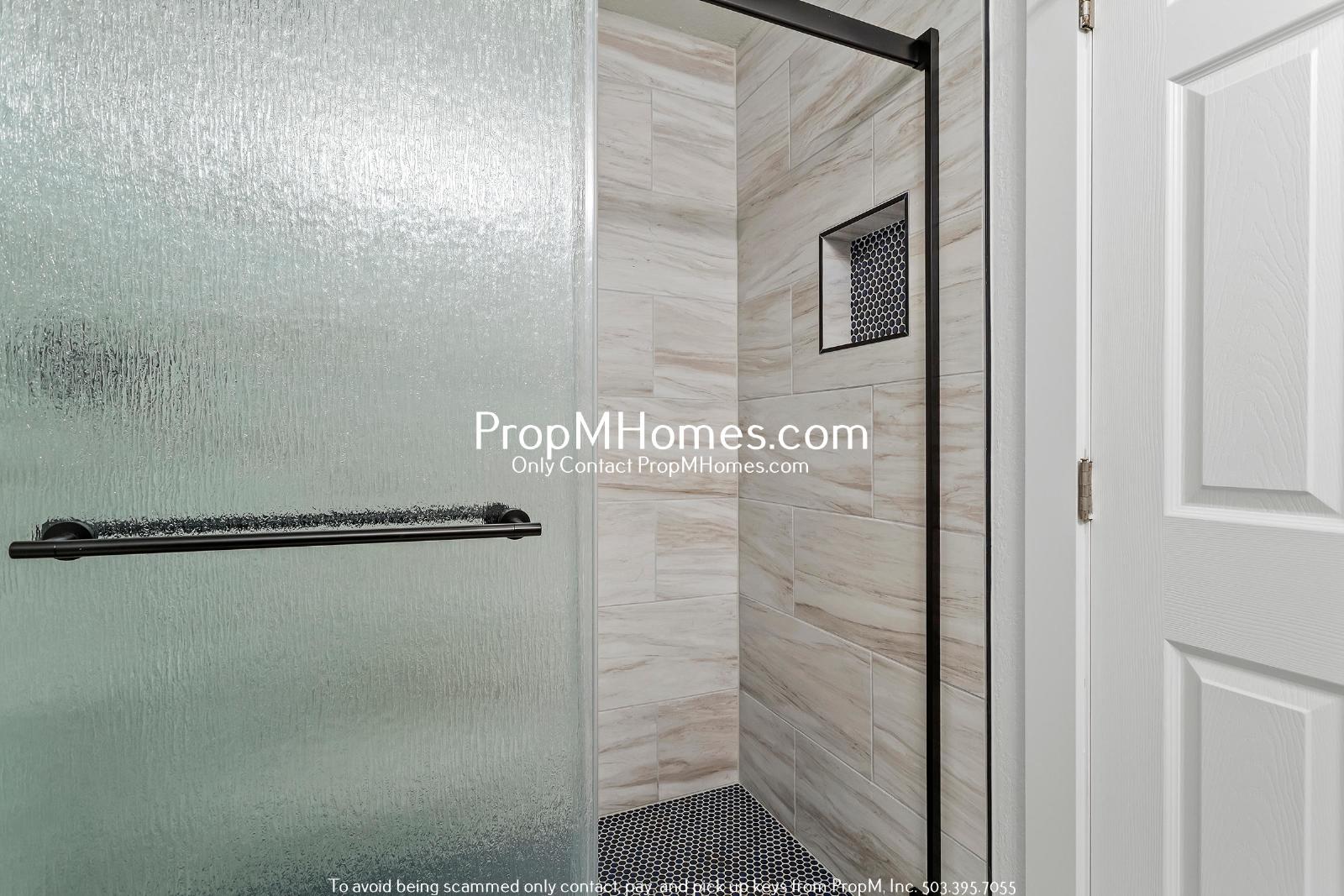 Beautifully Updated Condo in Multnomah Village - 3 Bedrooms! property image