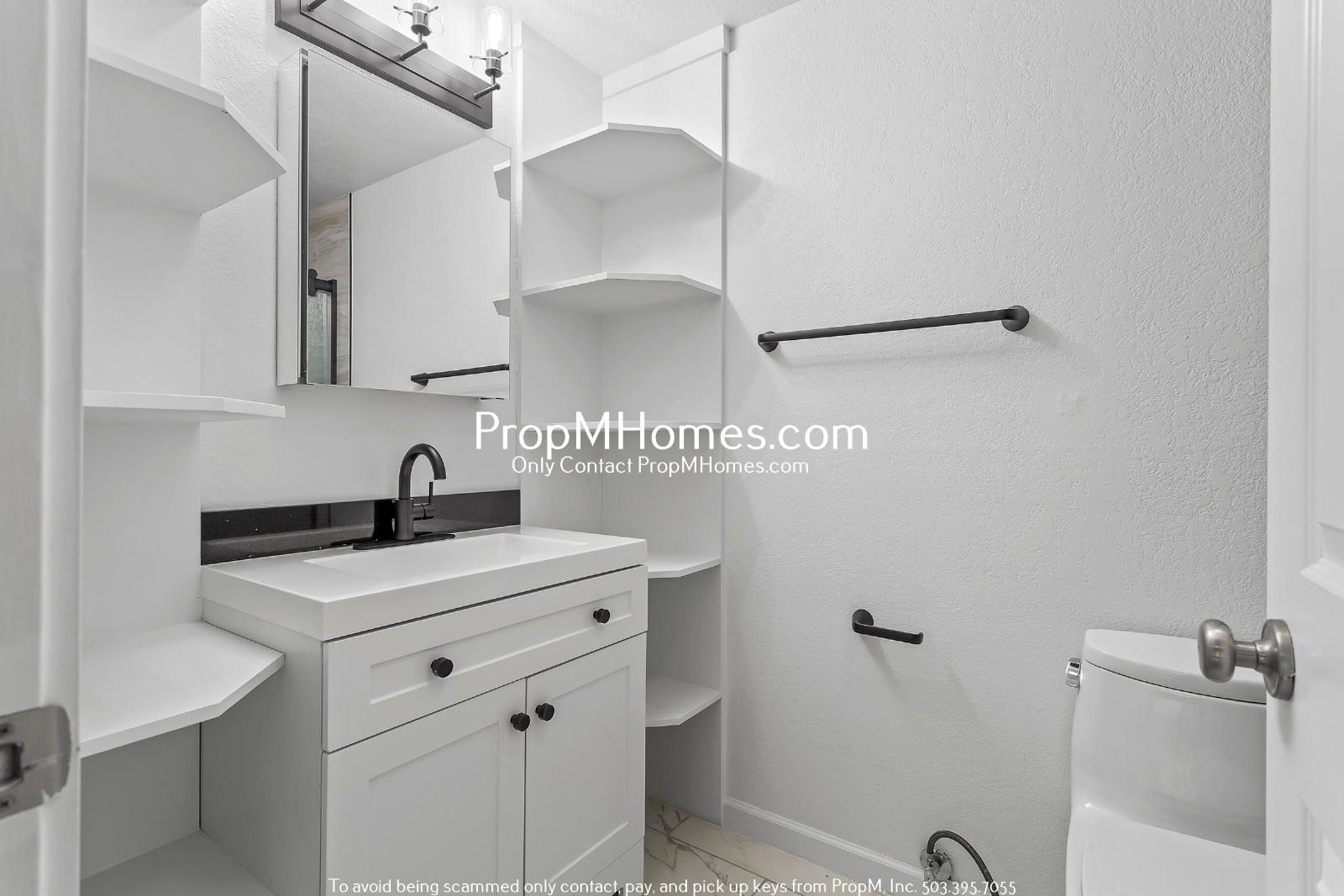 Beautifully Updated Condo in Multnomah Village - 3 Bedrooms! property image