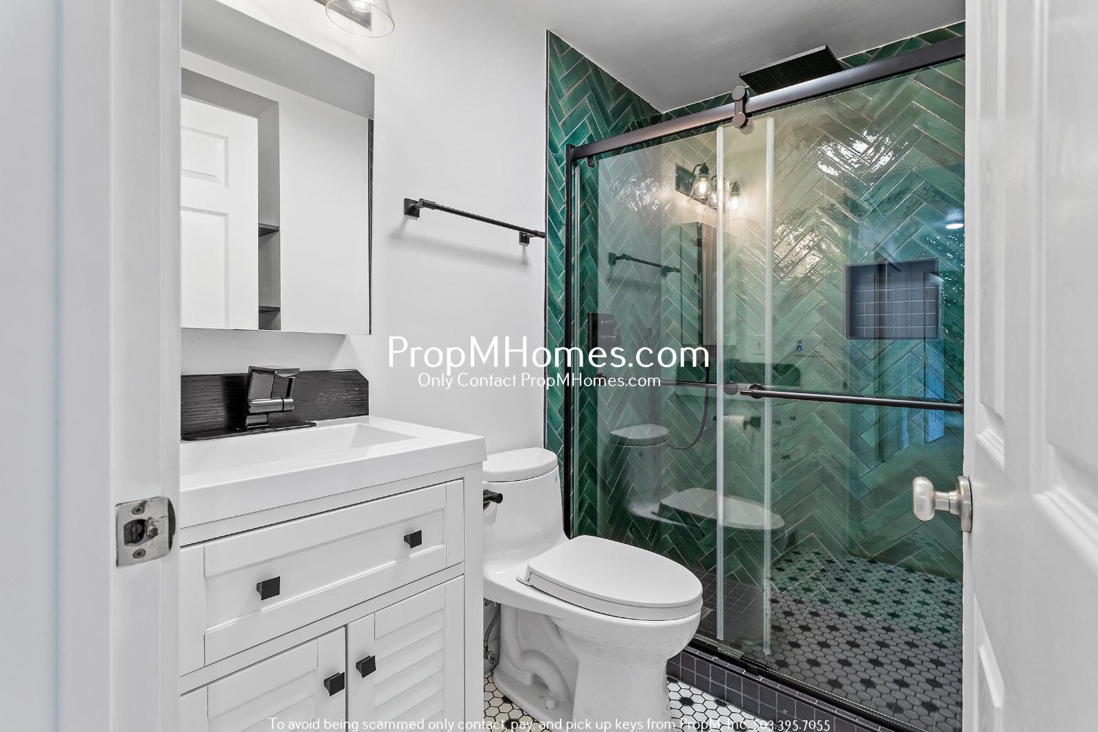 Beautifully Updated Condo in Multnomah Village - 3 Bedrooms! property image