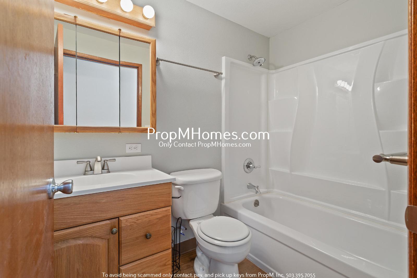 Updated 3 Bedroom Home in Aloha - Large Fenced Yard! property image
