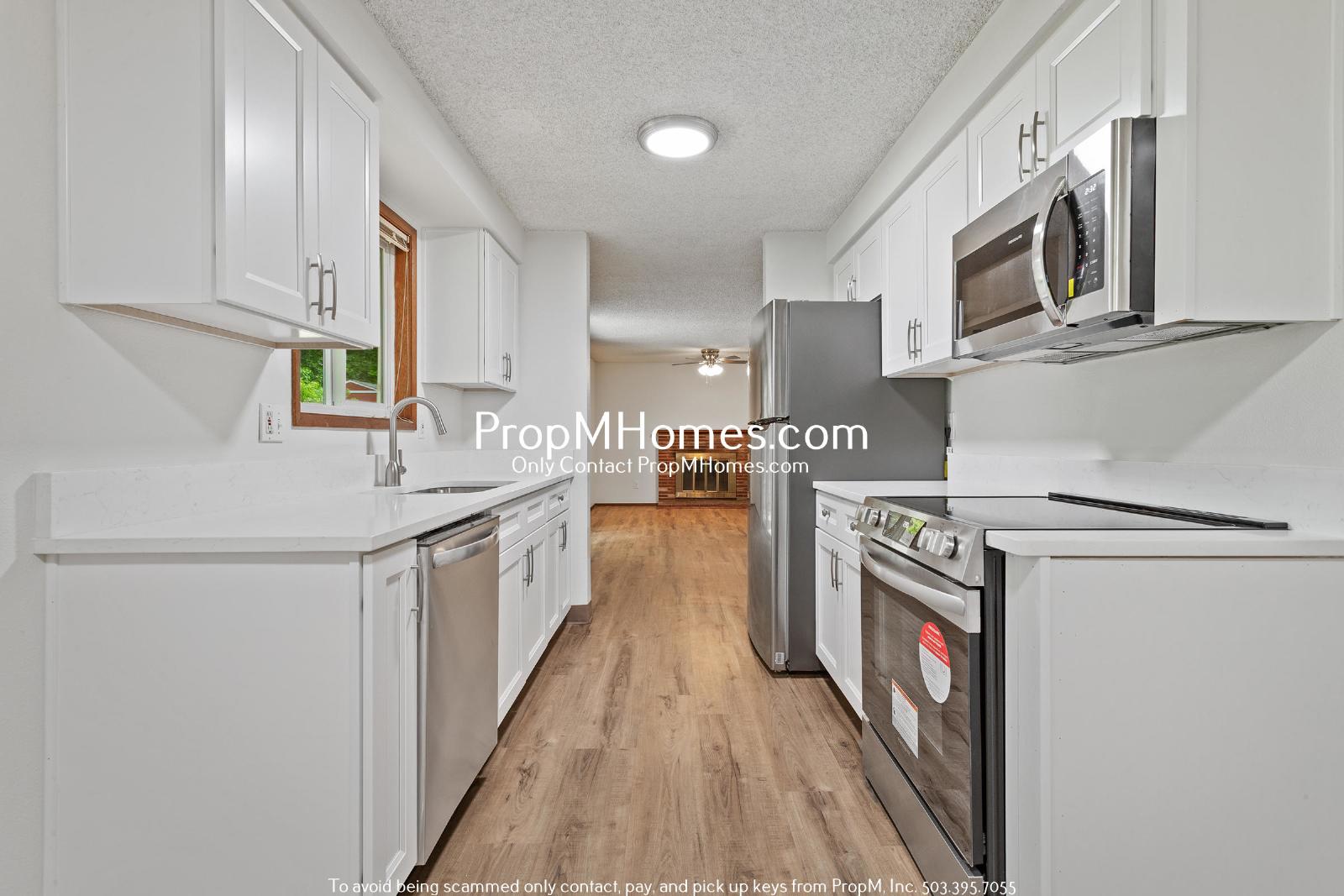 Updated 3 Bedroom Home in Aloha - Large Fenced Yard! property image