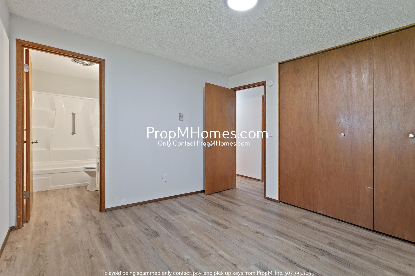Updated 3 Bedroom Home in Aloha - Large Fenced Yard! property image