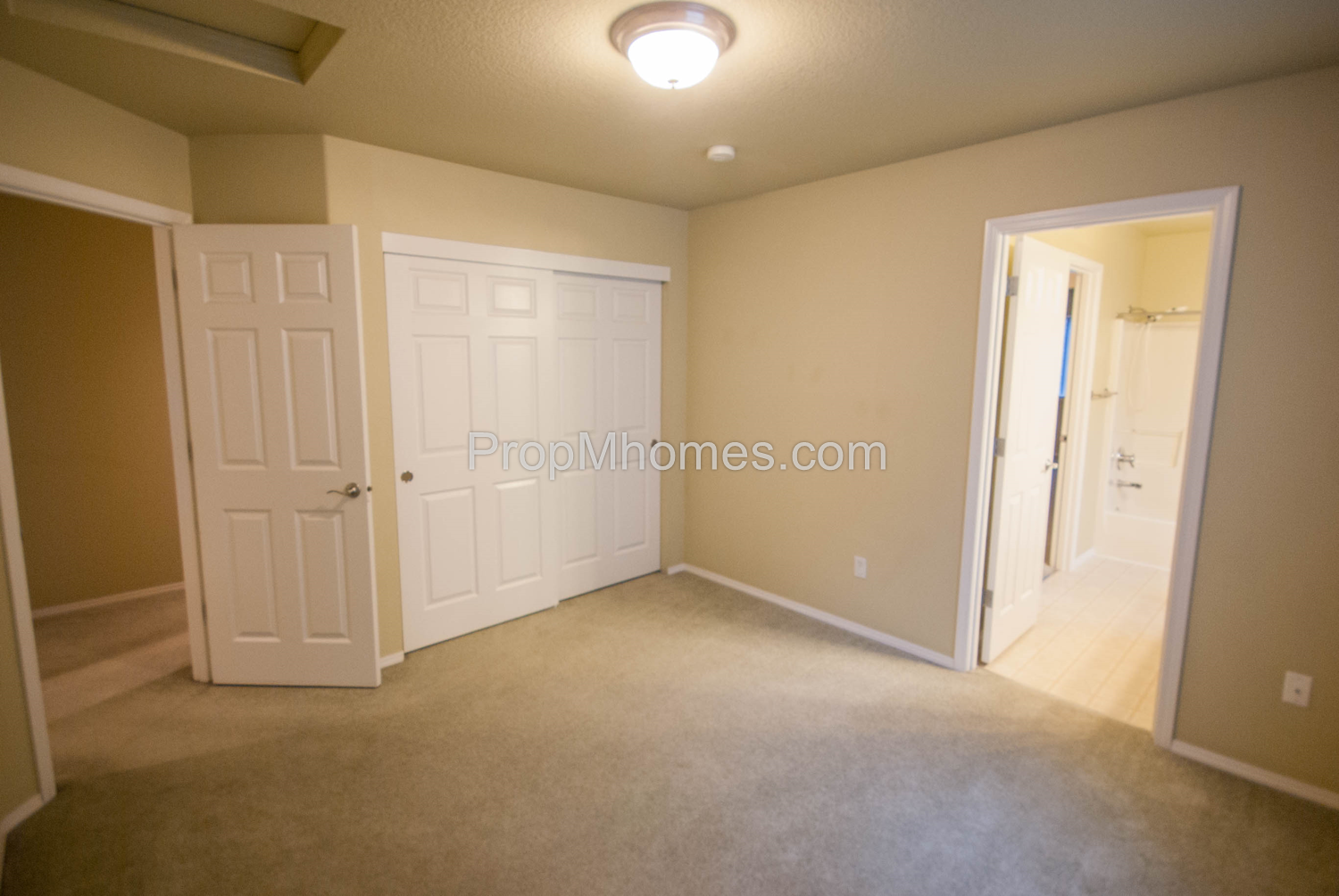 Spacious Three Bedroom, Three Bath Townhouse w/ Attached Garage property image