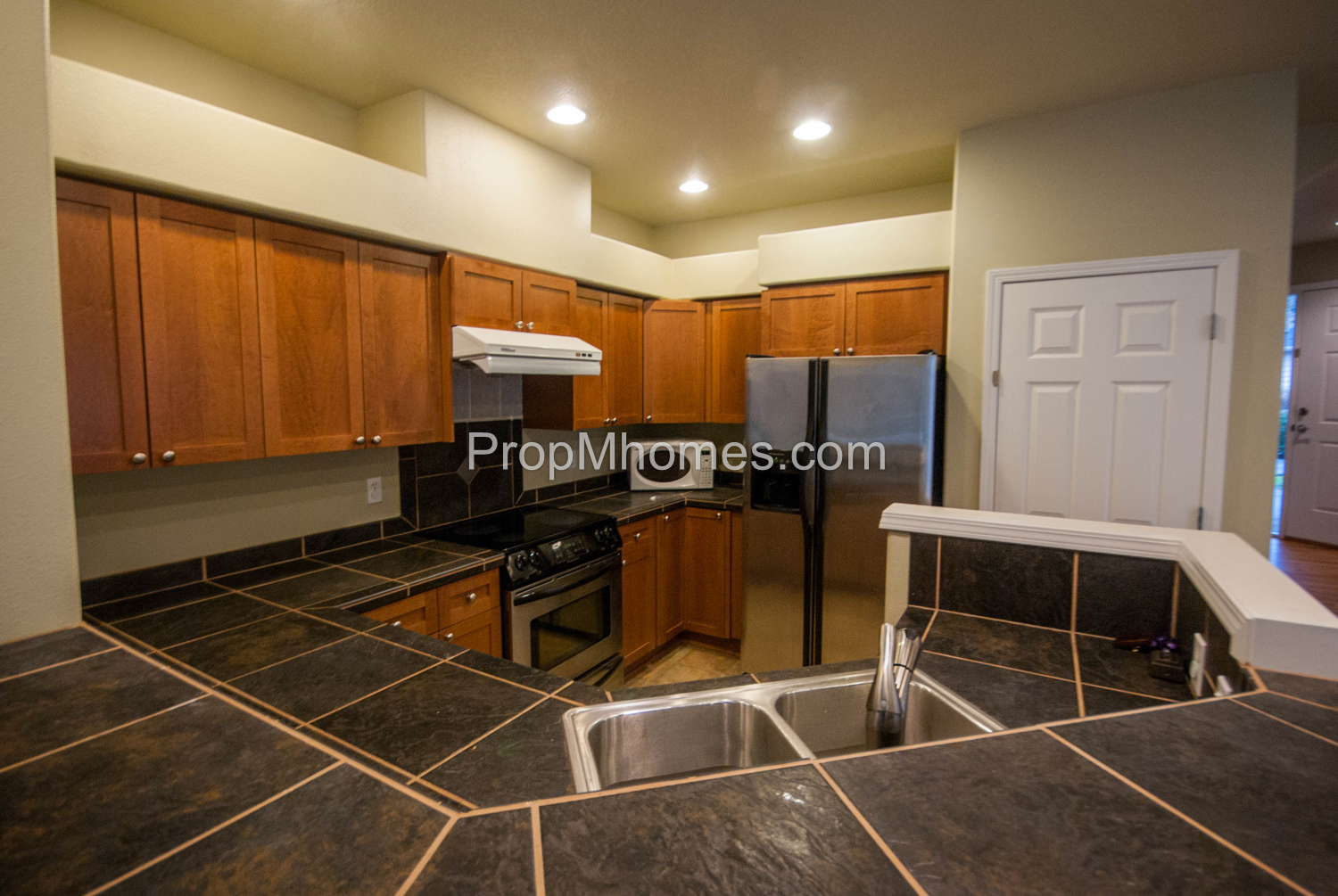 Spacious Three Bedroom, Three Bath Townhouse w/ Attached Garage property image