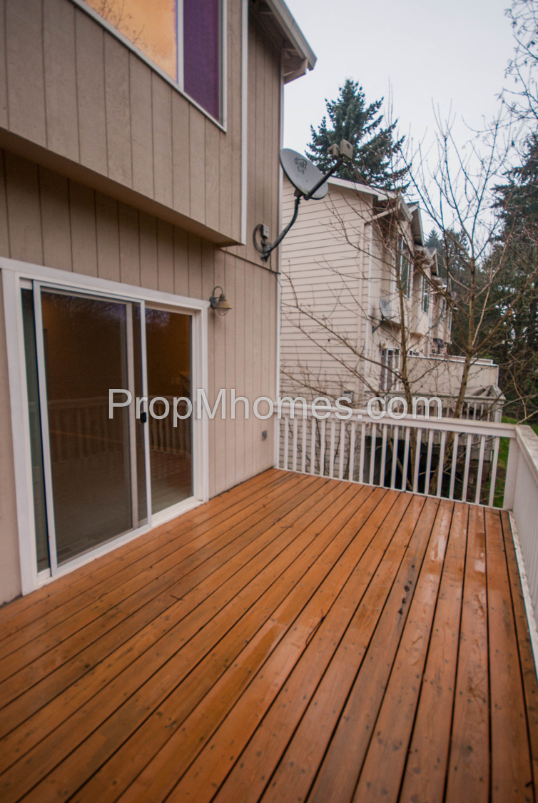 Spacious Three Bedroom, Three Bath Townhouse w/ Attached Garage property image