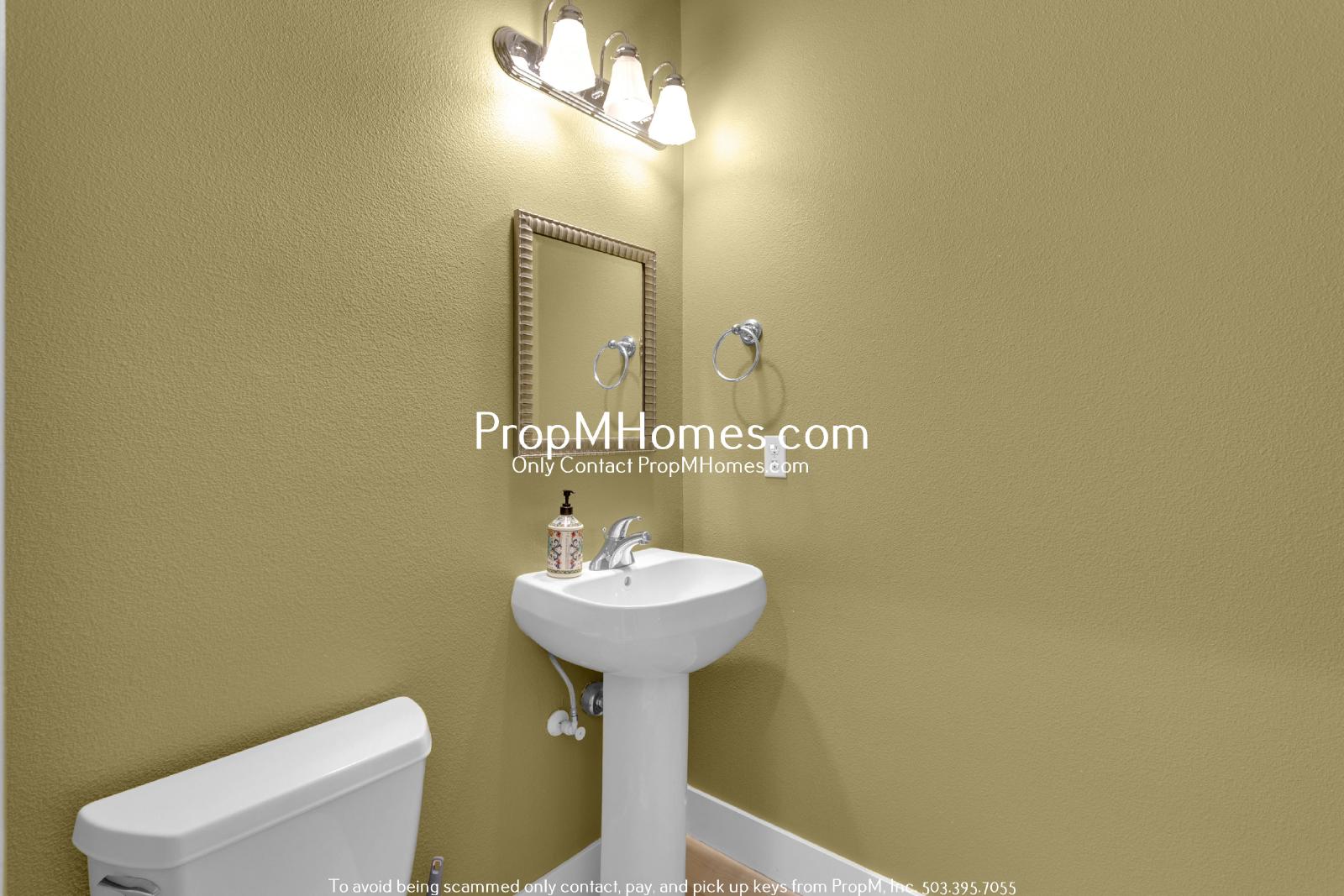 Light & Bright Three Bedroom Townhome in Sexton Mountain! property image