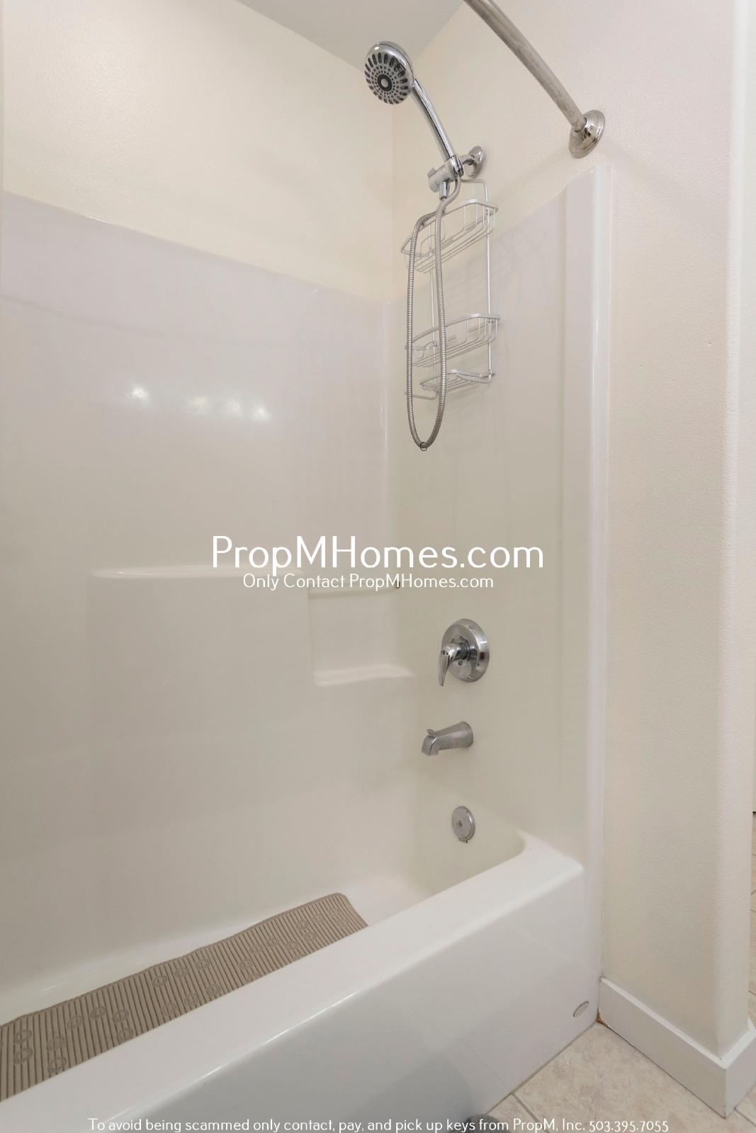 Light & Bright Three Bedroom Townhome in Sexton Mountain! property image