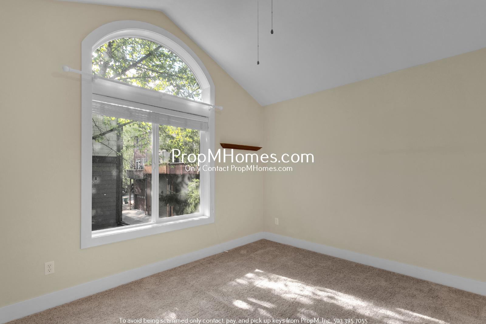 Light & Bright Three Bedroom Townhome in Sexton Mountain! property image