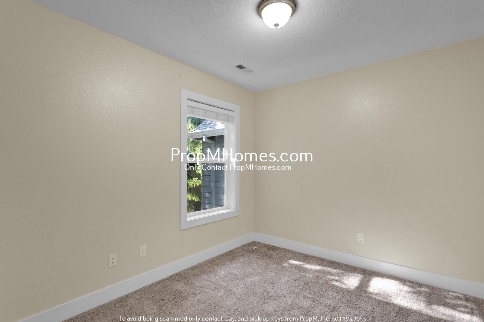 Light & Bright Three Bedroom Townhome in Sexton Mountain! property image