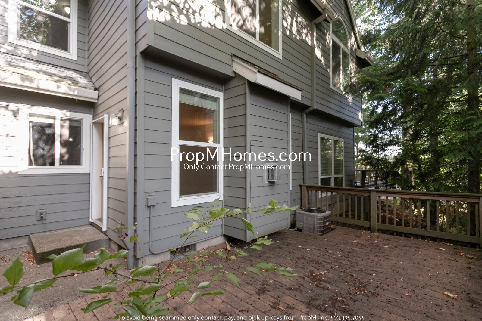 Light & Bright Three Bedroom Townhome in Sexton Mountain! property image