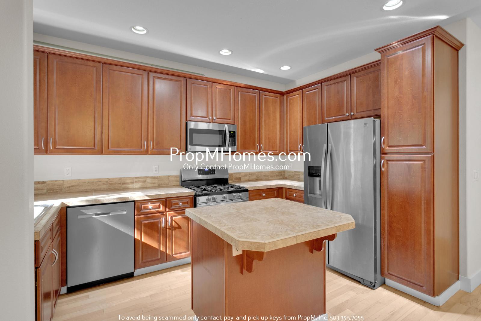 Light & Bright Three Bedroom Townhome in Sexton Mountain! property image