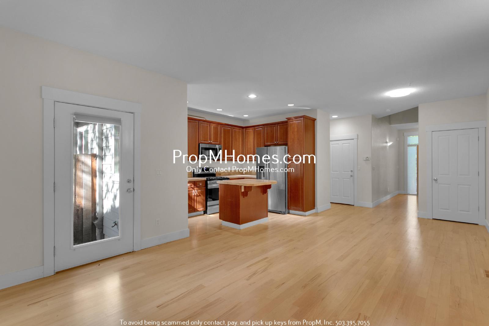 Light & Bright Three Bedroom Townhome in Sexton Mountain! property image