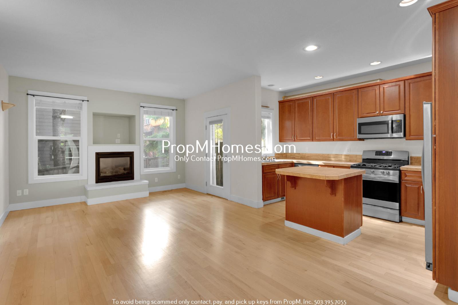 Light & Bright Three Bedroom Townhome in Sexton Mountain! property image