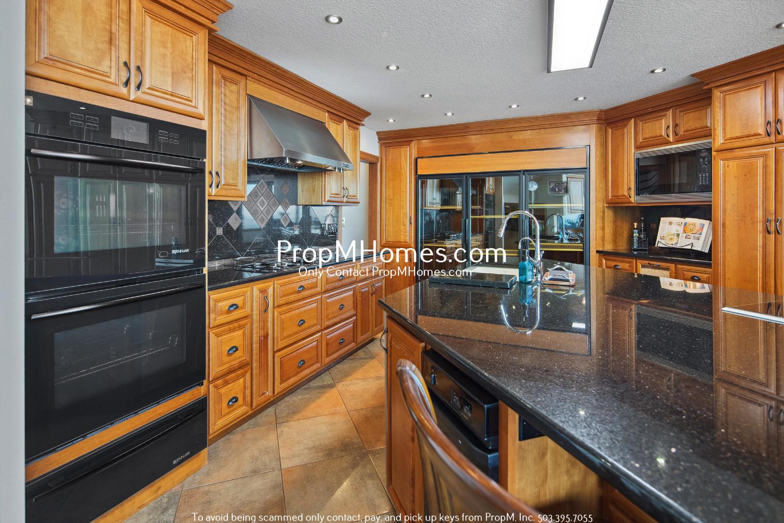 Your Sky High Sanctuary Awaits - 6 Bedroom Home in Happy Valley! property image