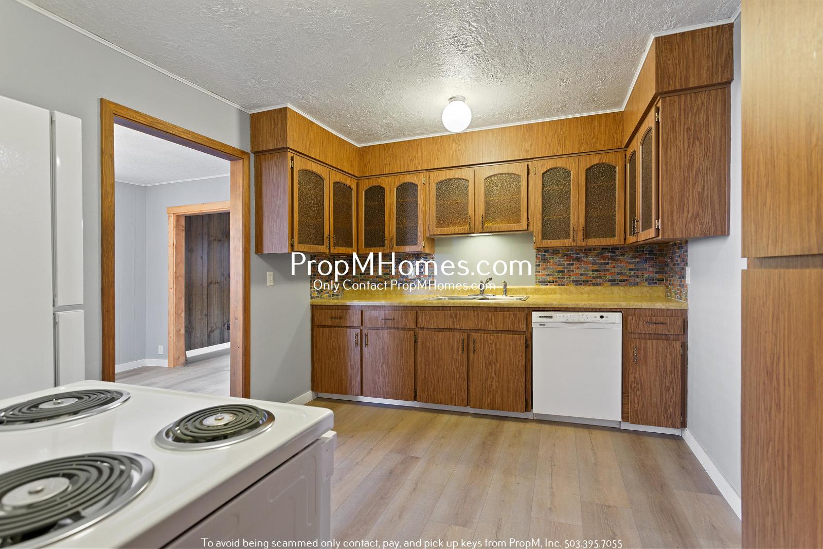 Updated Three Bedroom Home in Molalla w/ Huge Outdoor Space! property image