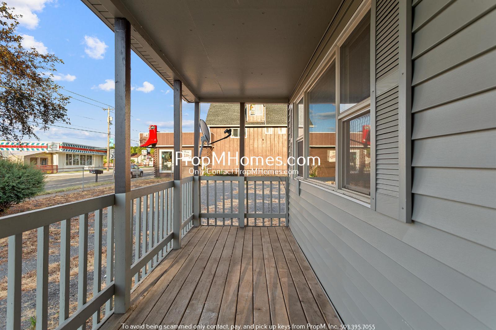 Updated Three Bedroom Home in Molalla w/ Huge Outdoor Space! property image