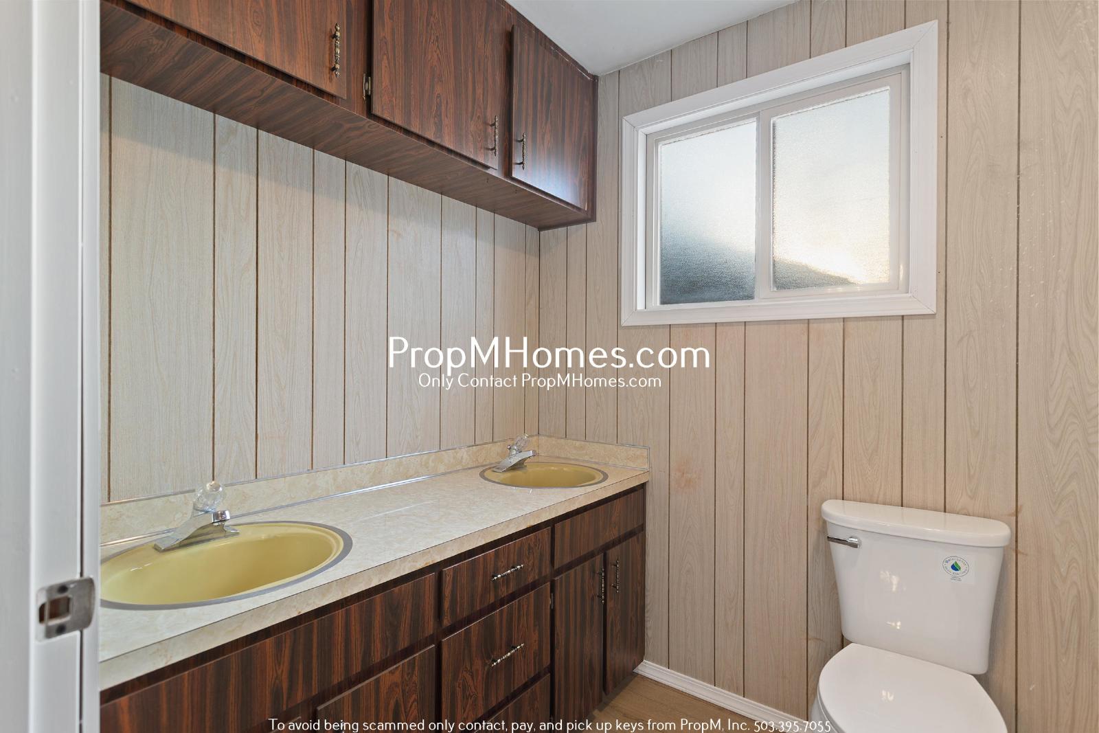 Updated Three Bedroom Home in Molalla w/ Huge Outdoor Space! property image