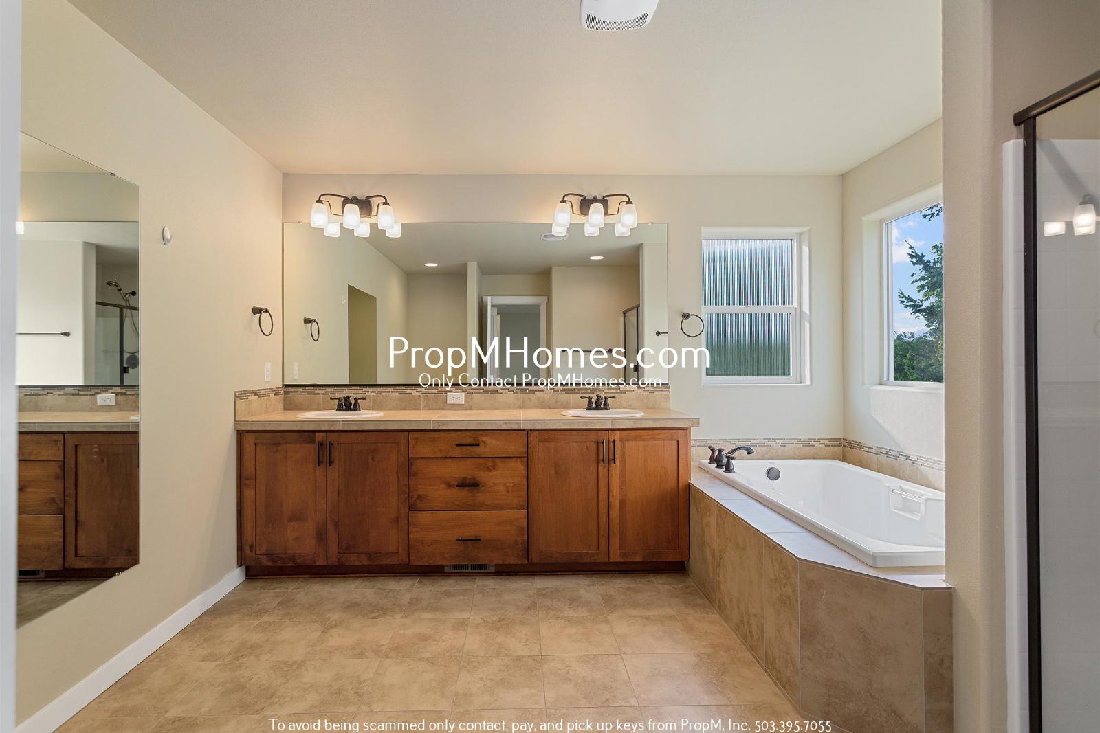 Light & Bright Home in Beaverton - Four Bedrooms! property image