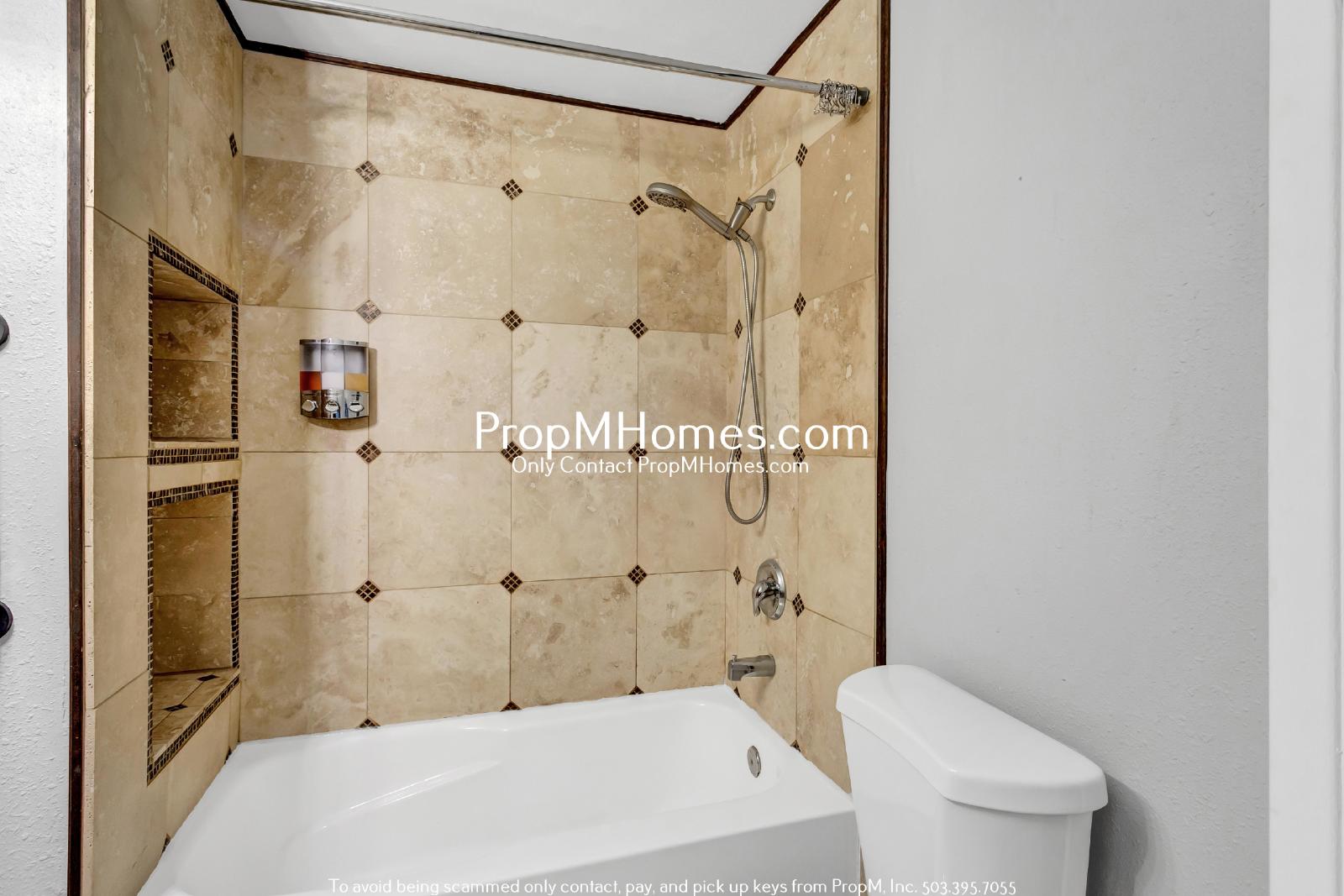 Beautiful 4 Bedroom Victorian Style Home in Gladstone! property image