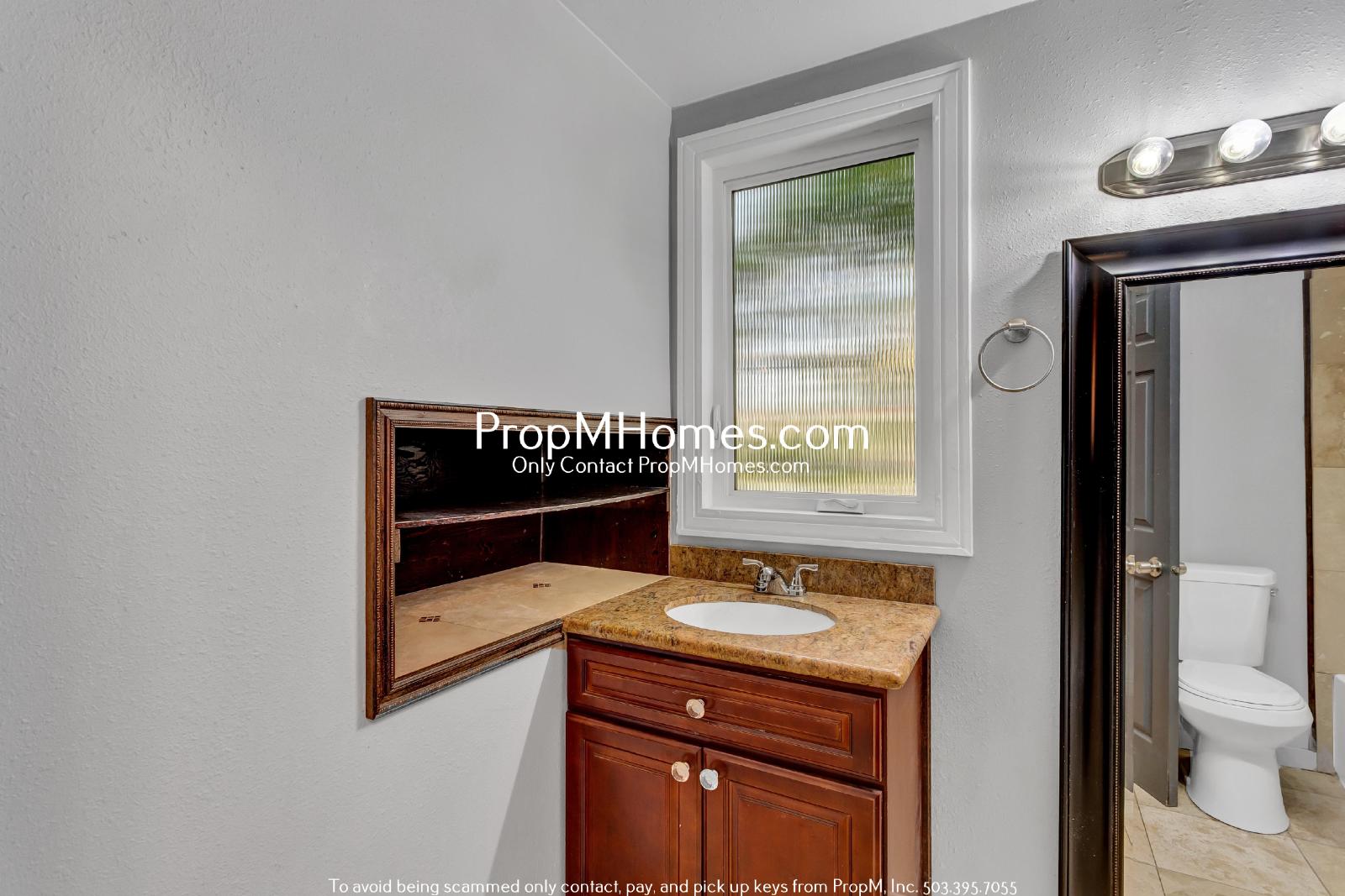 Beautiful 4 Bedroom Victorian Style Home in Gladstone! property image