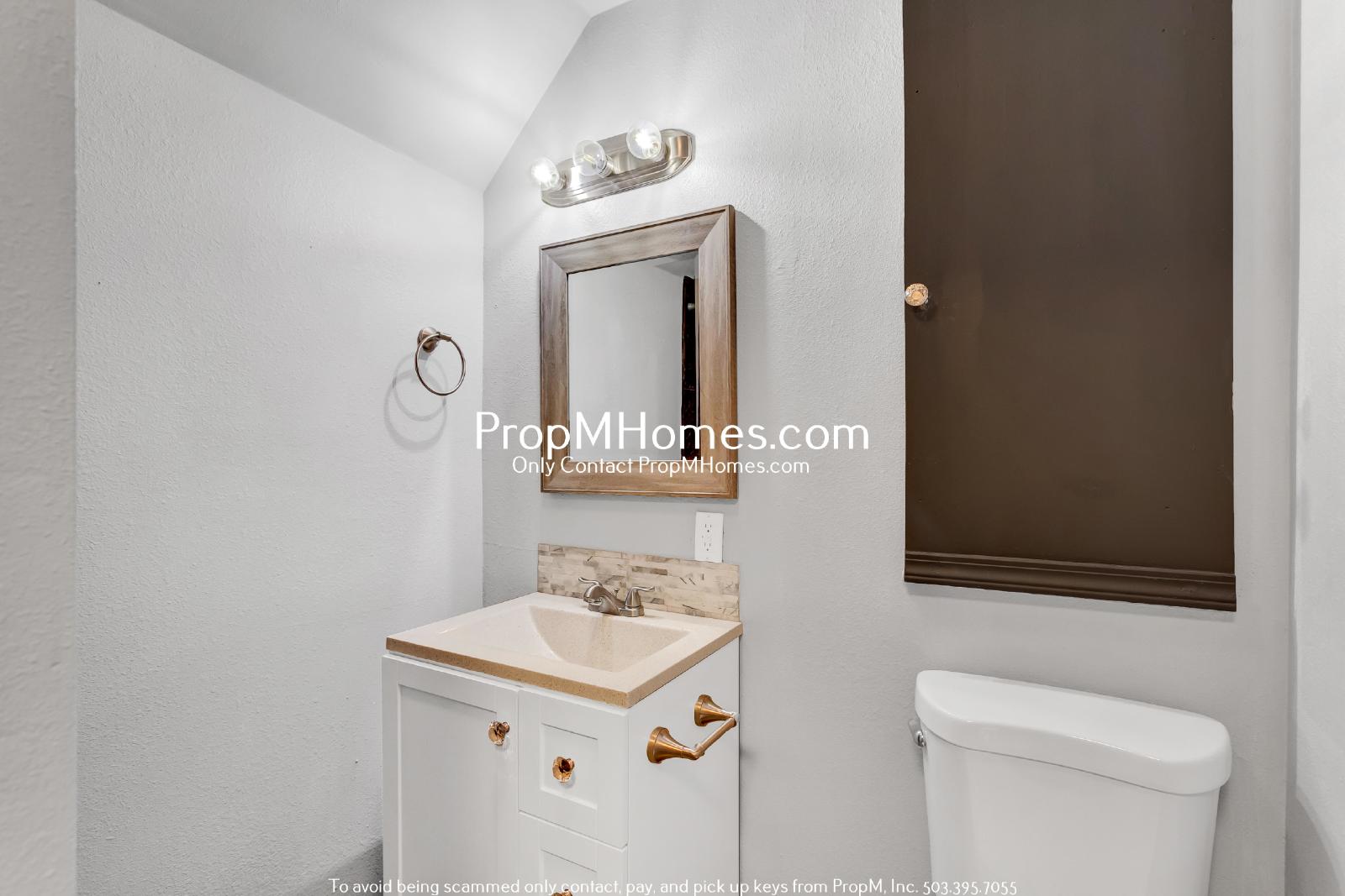 Beautiful 4 Bedroom Victorian Style Home in Gladstone! property image