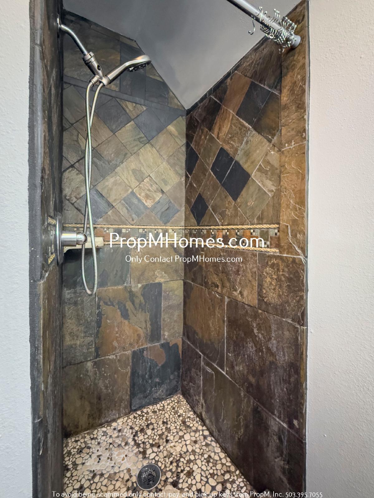 Beautiful 4 Bedroom Victorian Style Home in Gladstone! property image