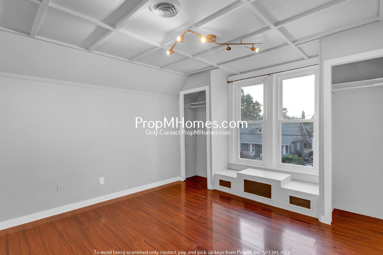 Beautiful 4 Bedroom Victorian Style Home in Gladstone! property image