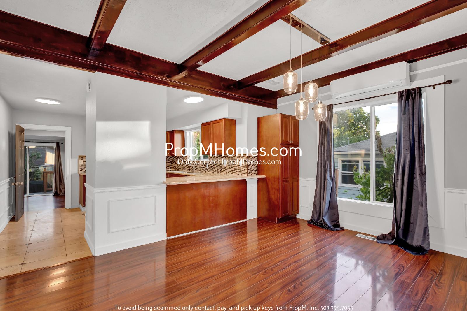 Beautiful 4 Bedroom Victorian Style Home in Gladstone! property image