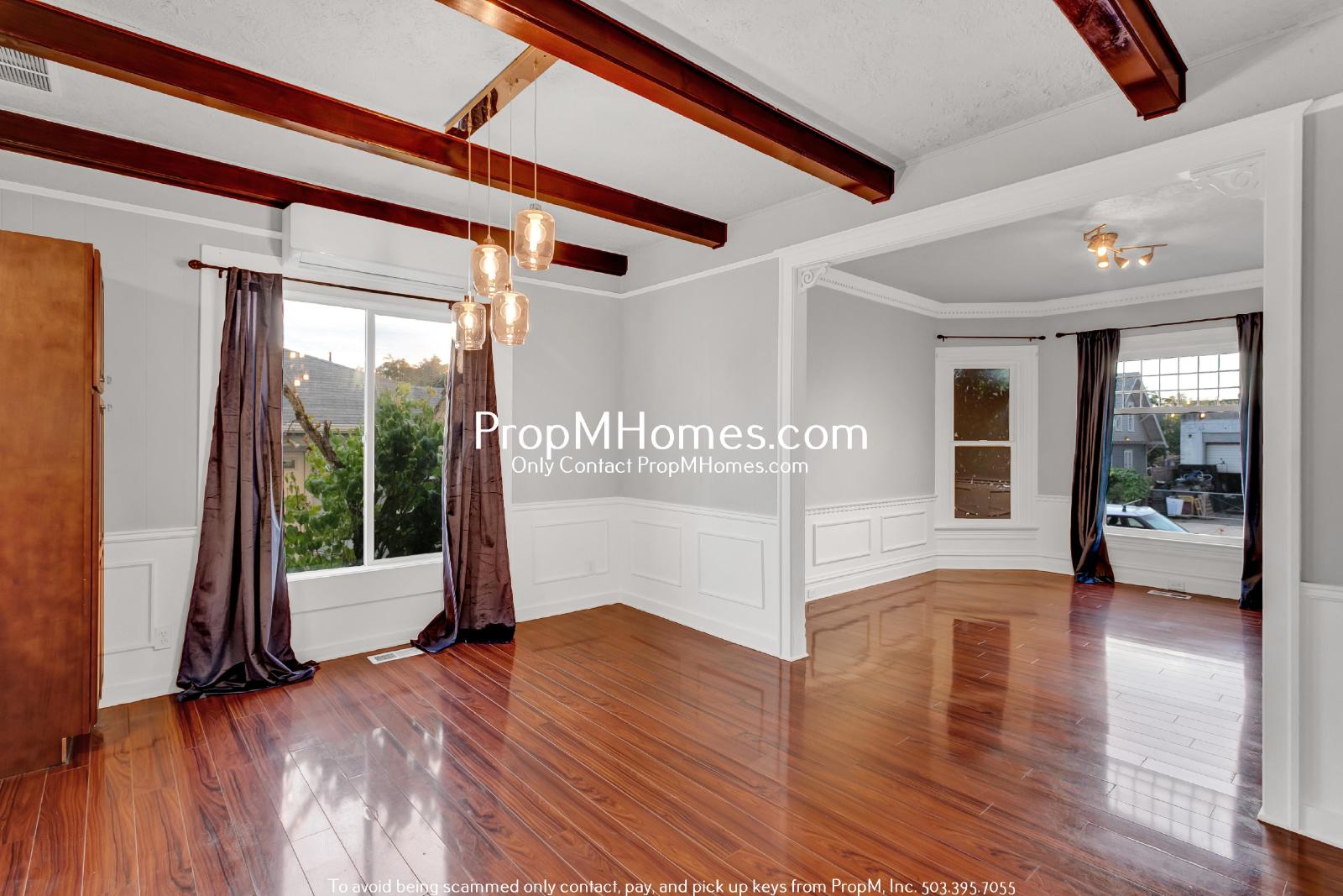 Beautiful 4 Bedroom Victorian Style Home in Gladstone! property image