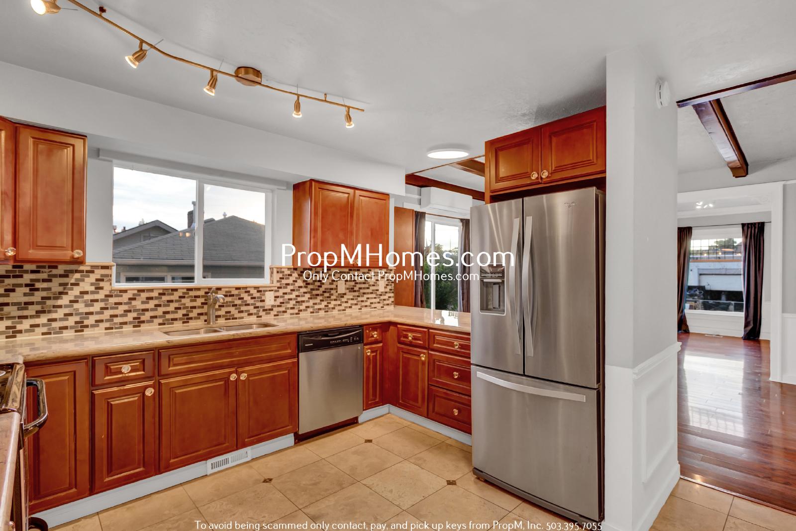 Beautiful 4 Bedroom Victorian Style Home in Gladstone! property image