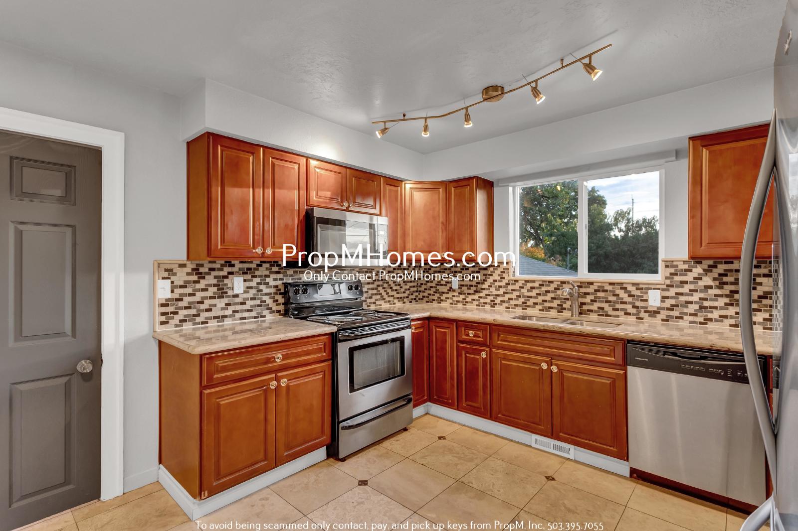 Beautiful 4 Bedroom Victorian Style Home in Gladstone! property image