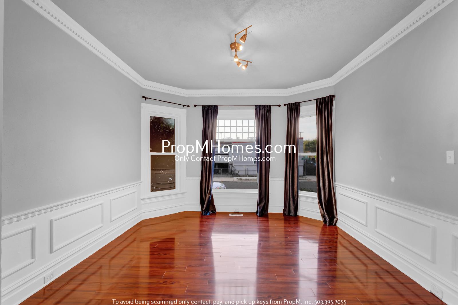 Beautiful 4 Bedroom Victorian Style Home in Gladstone! property image
